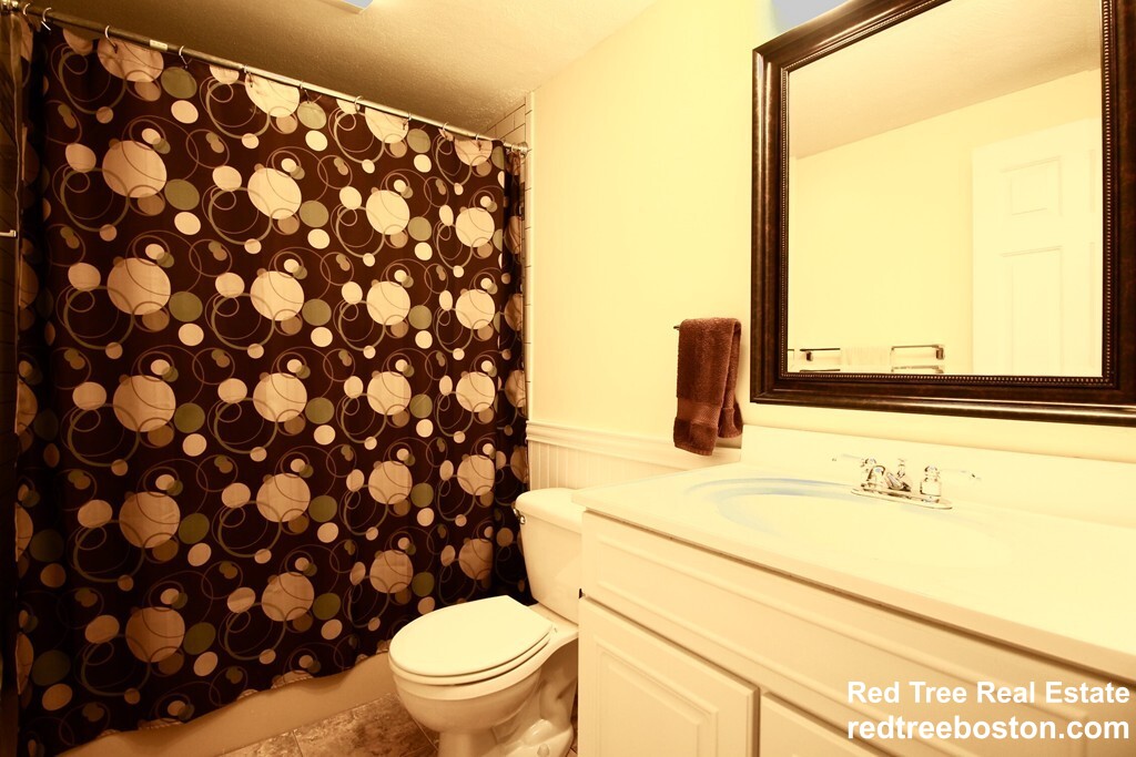 26 Greentree Ln, Weymouth