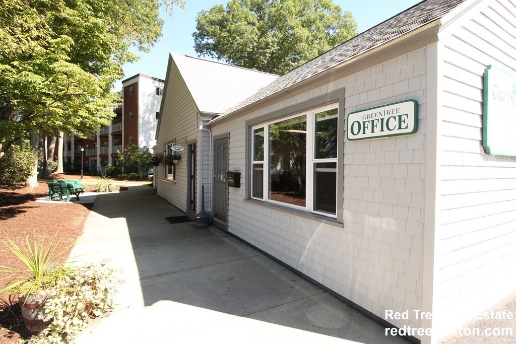 26 Greentree Ln, Weymouth