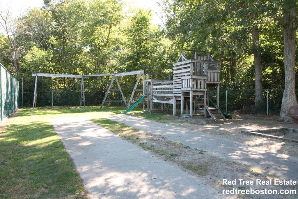 26 Greentree Ln, Weymouth