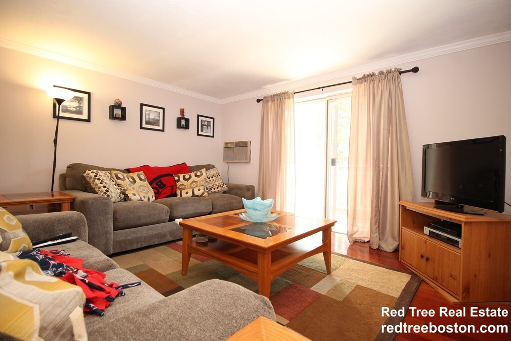 26 Greentree Ln, Weymouth