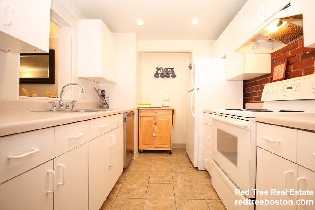 26 Greentree Ln, Weymouth