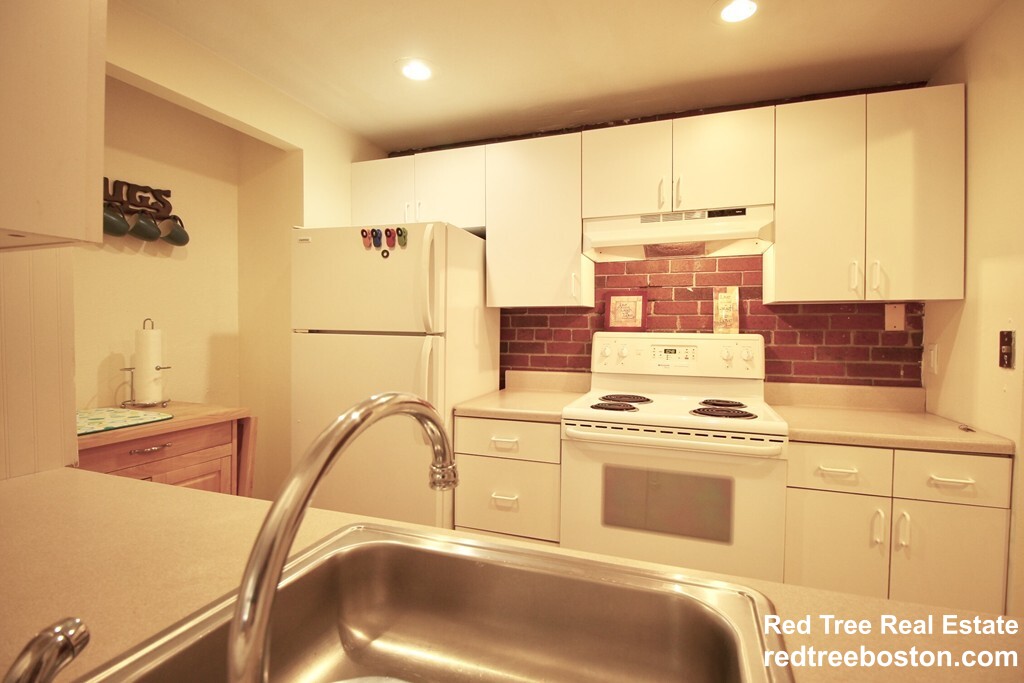 26 Greentree Ln, Weymouth