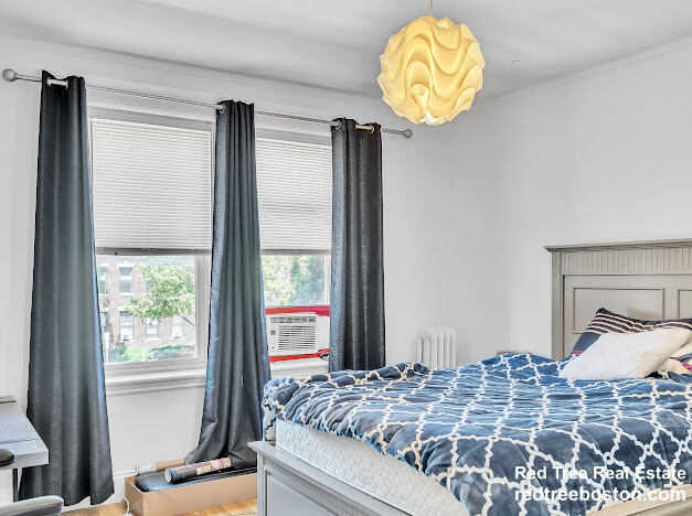 1982 Commonwealth Ave, Brighton