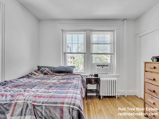 1982 Commonwealth Ave, Brighton