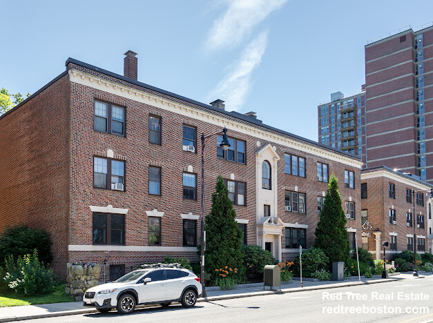 1982 Commonwealth Ave, Brighton