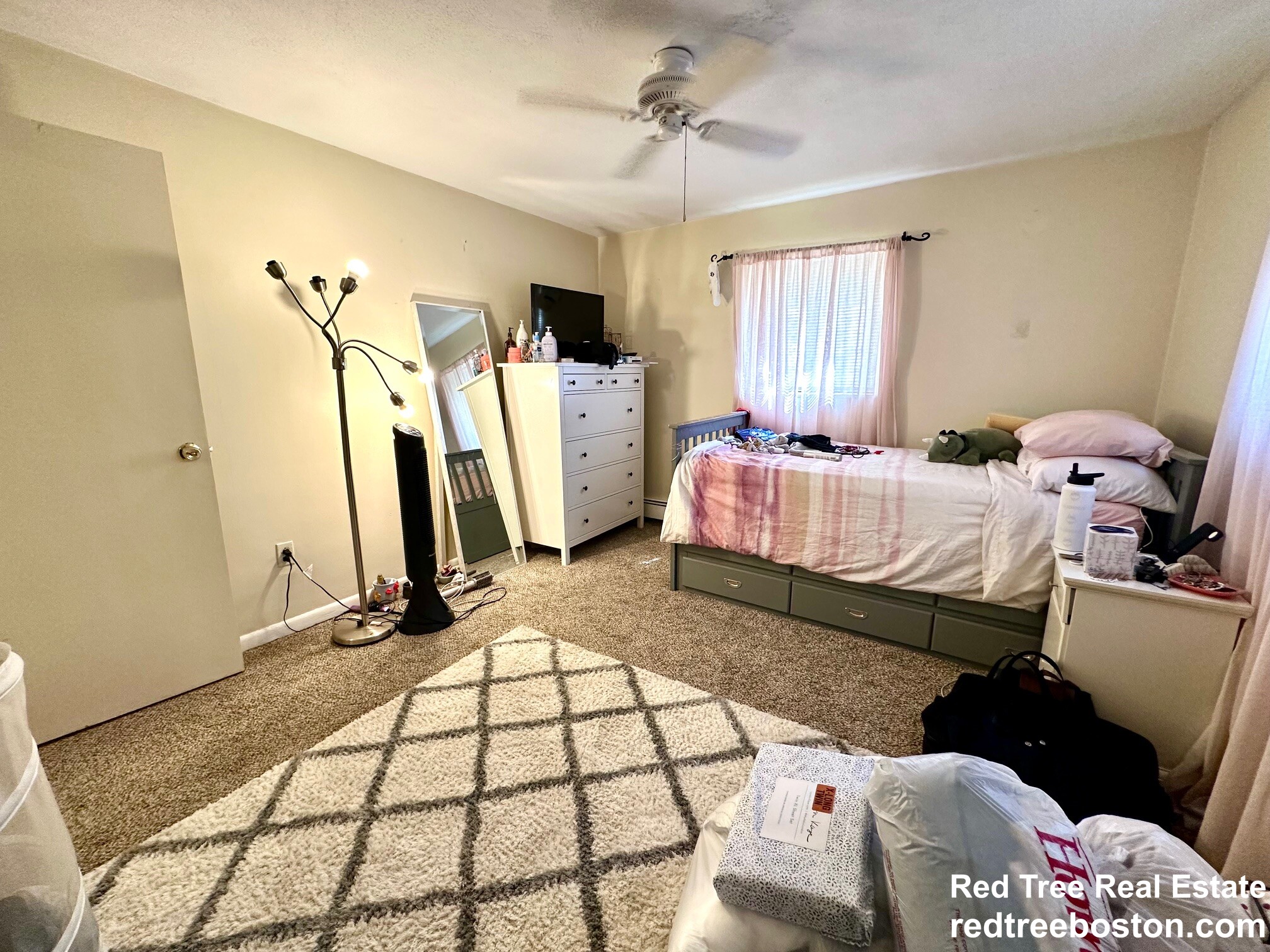 8 Bryon Rd, Chestnut Hill