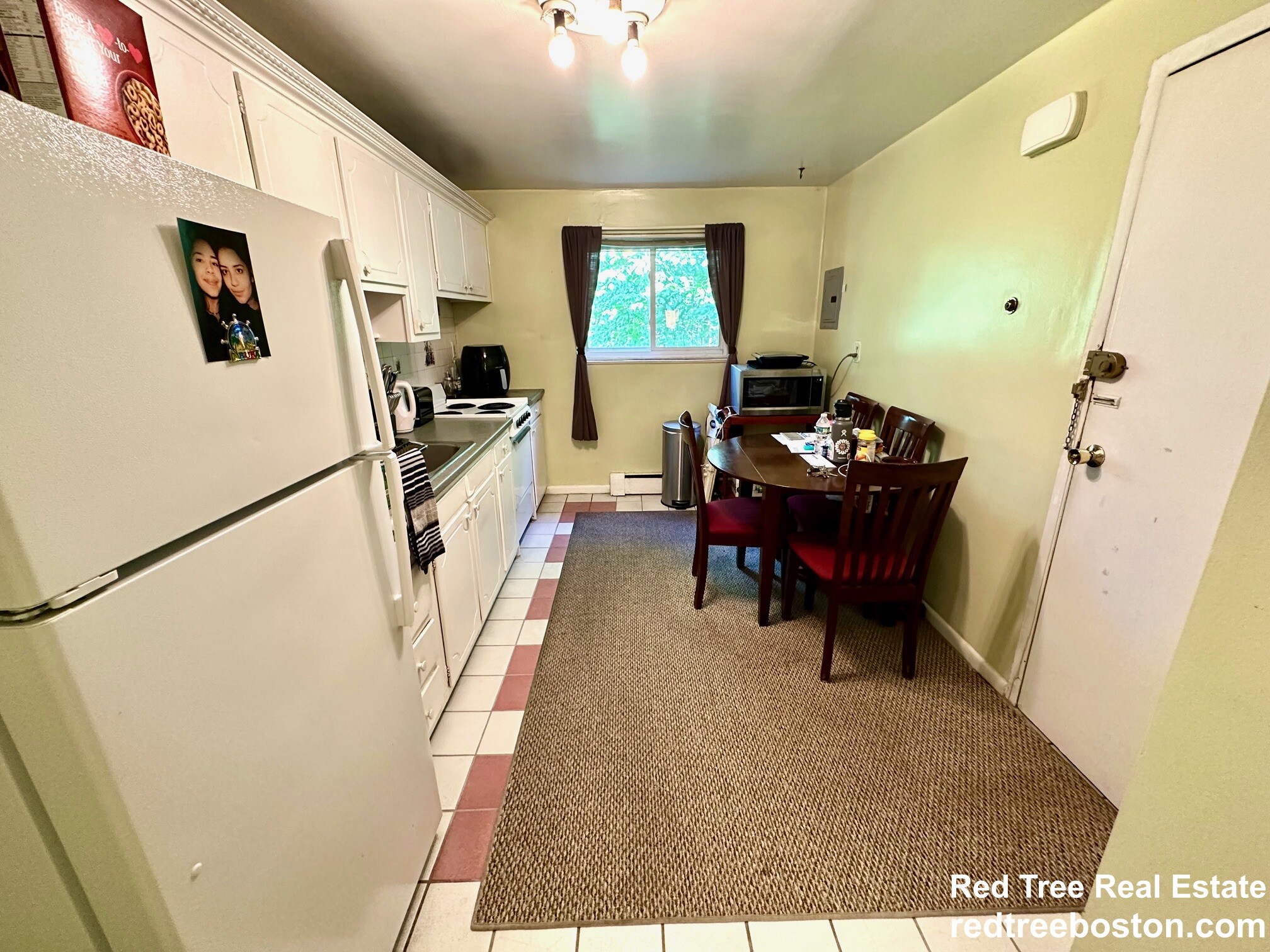 8 Bryon Rd, Chestnut Hill