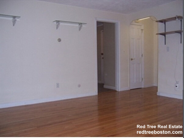 40 Bryon Rd, Chestnut Hill