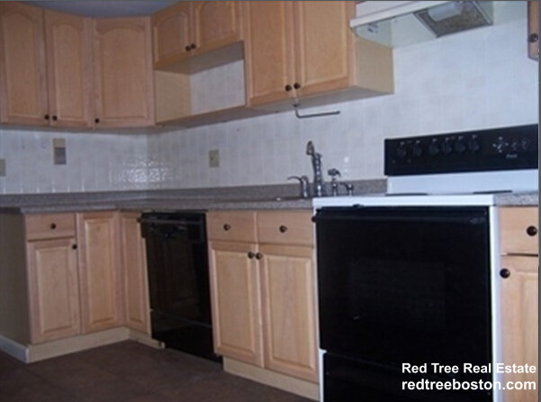 40 Bryon Rd, Chestnut Hill