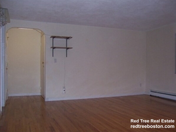 40 Bryon Rd, Chestnut Hill