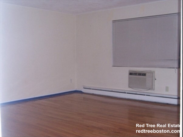 40 Bryon Rd, Chestnut Hill