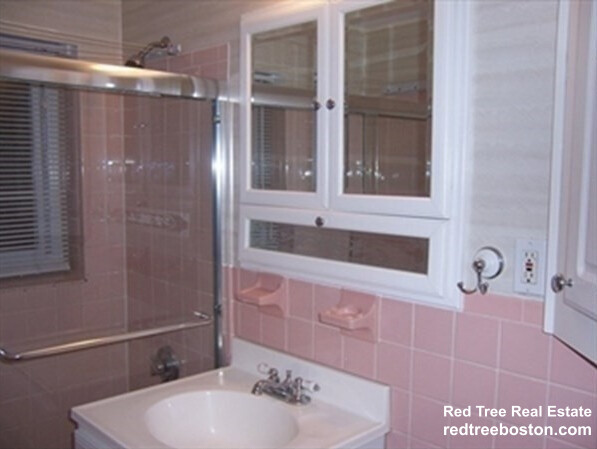 40 Bryon Rd, Chestnut Hill