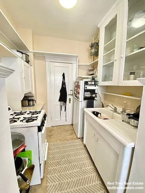 1641 Commonwealth Ave, Brighton