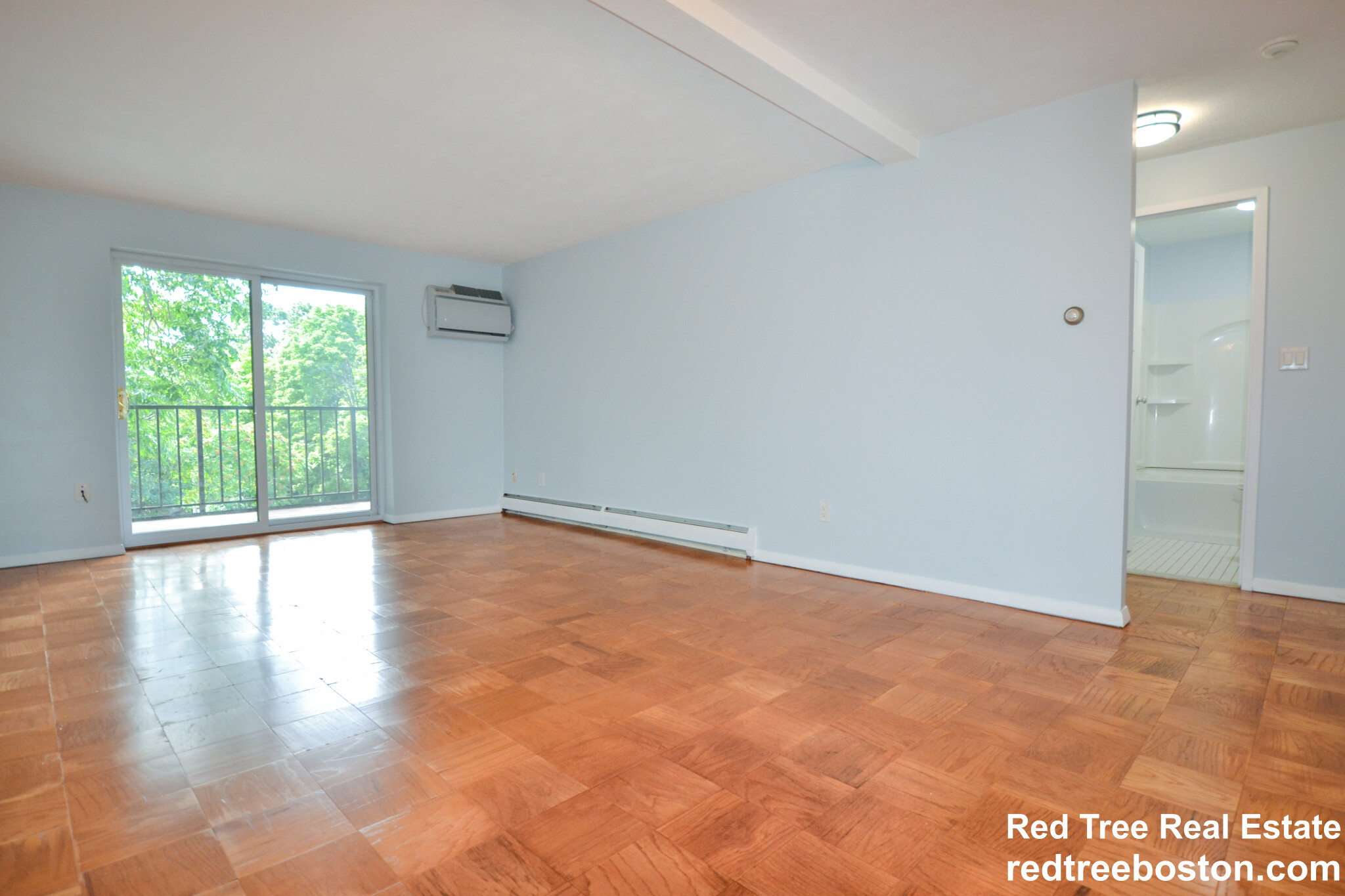 12 Pond Ln, Arlington