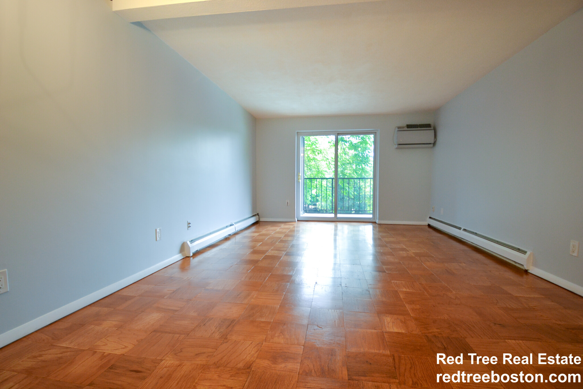 12 Pond Ln, Arlington