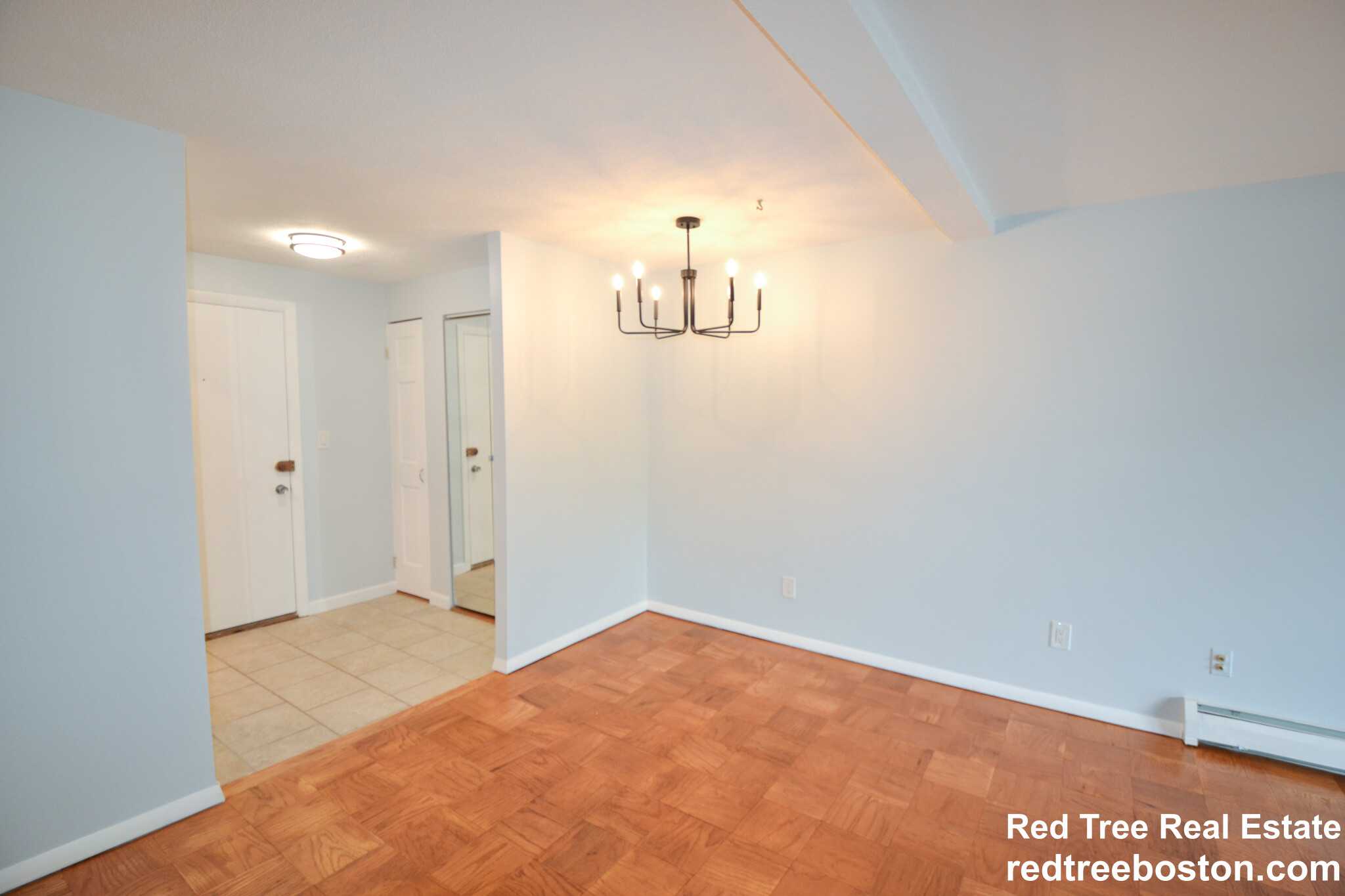 12 Pond Ln, Arlington