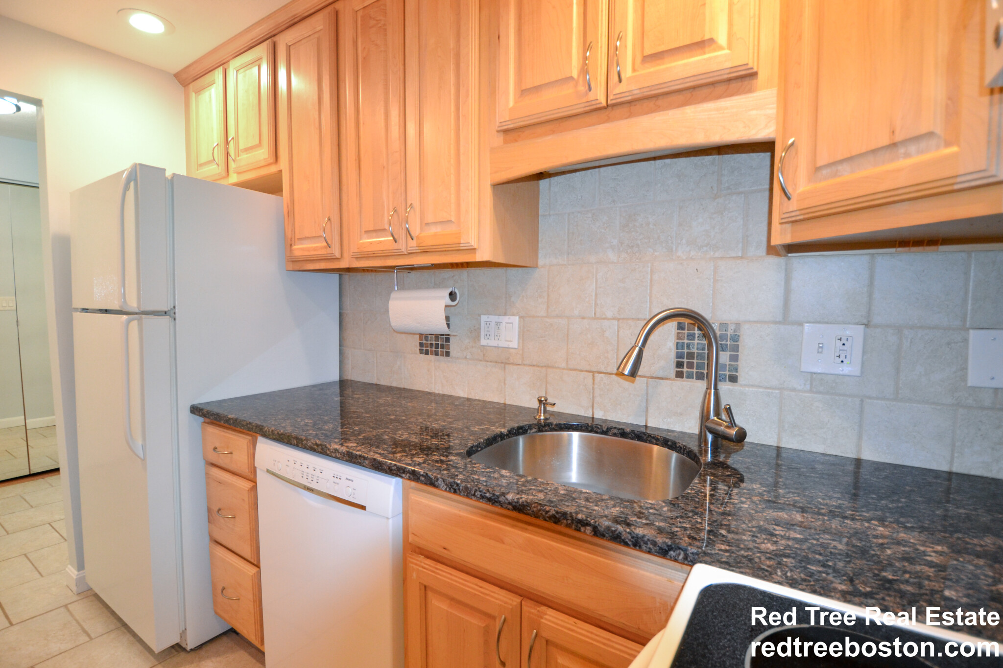 12 Pond Ln, Arlington