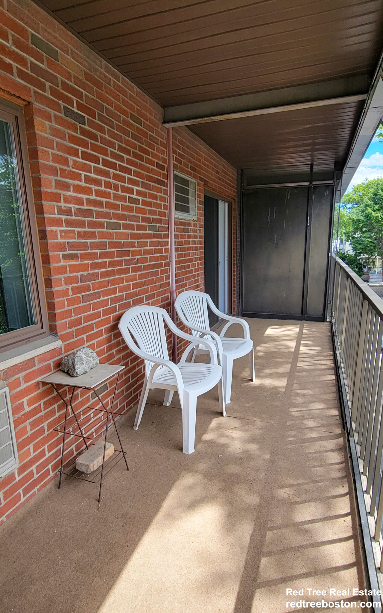 12 Pond Ln, Arlington