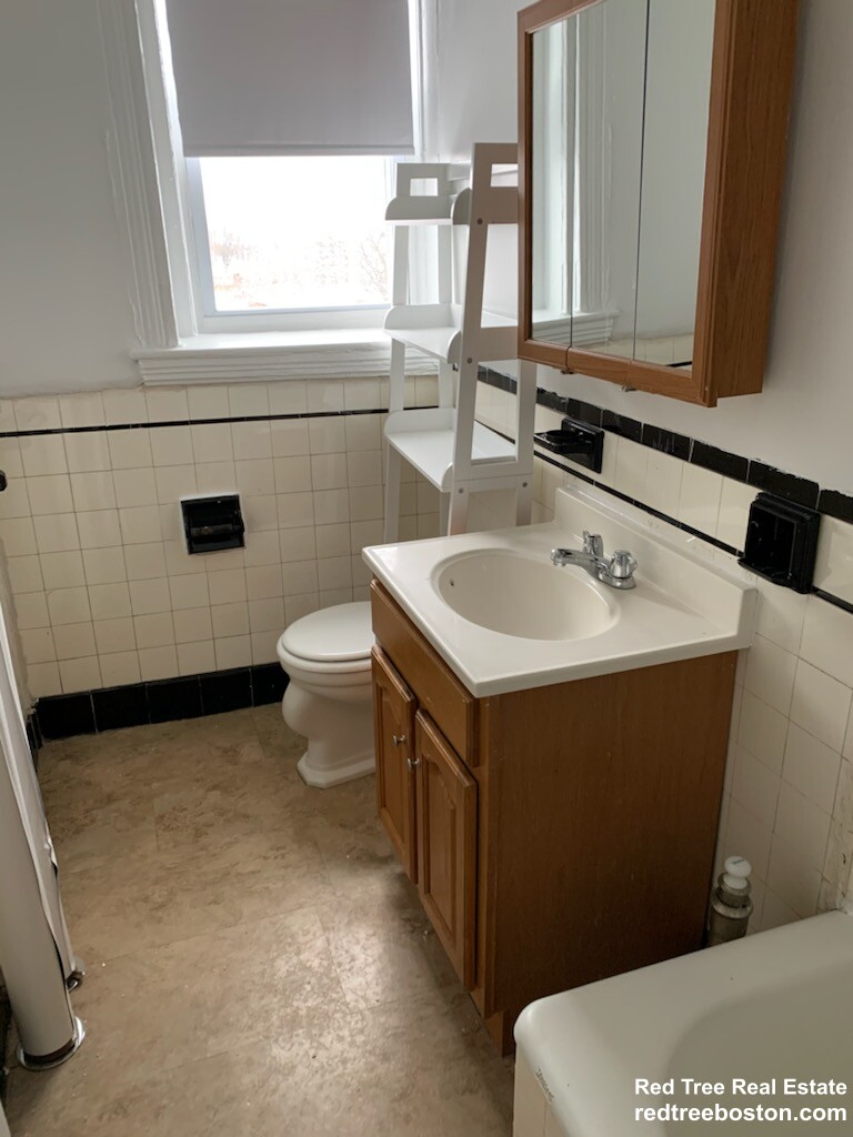 1800 Commonwealth Ave, Brighton