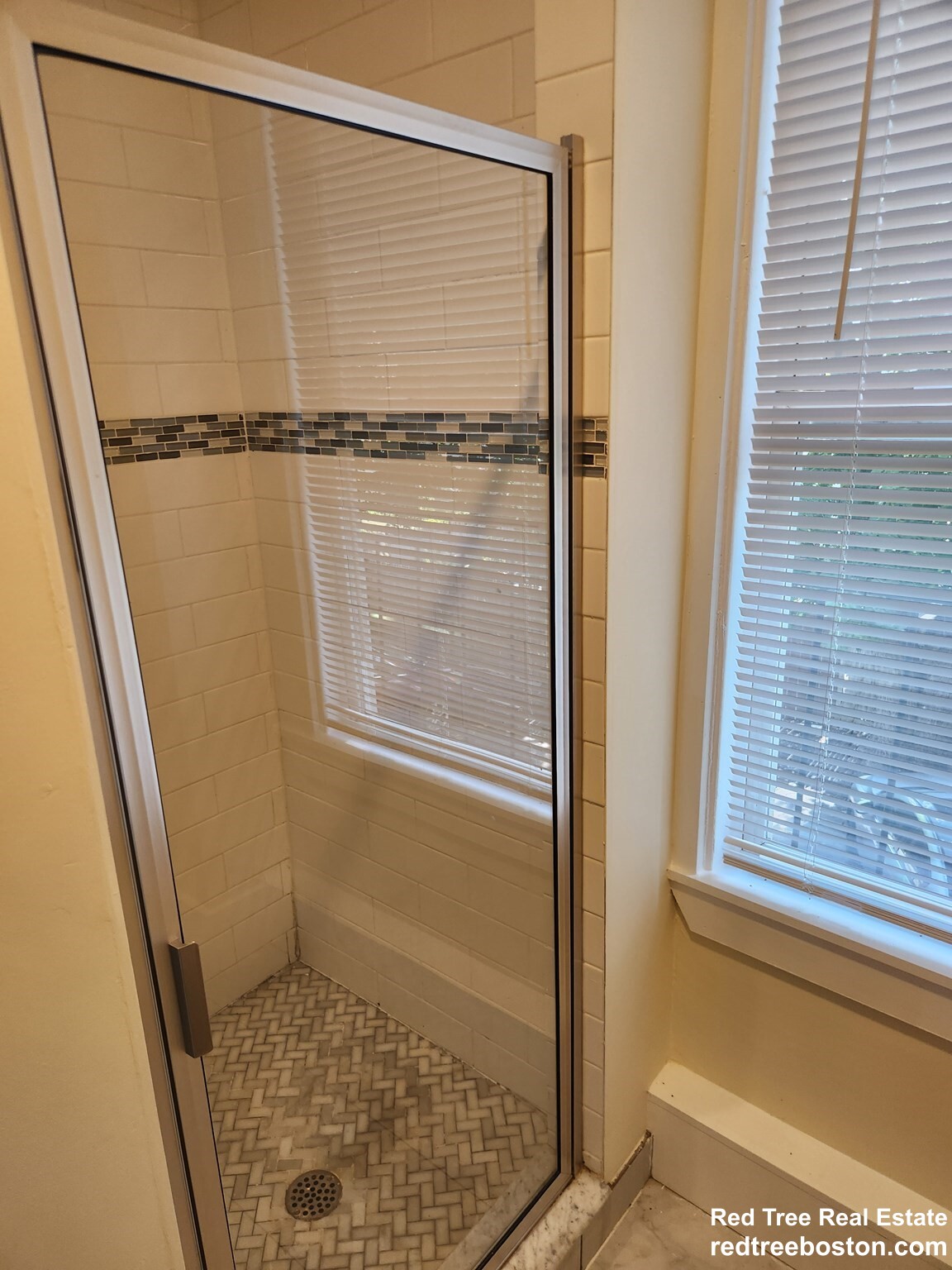 16 Centennial Pl, Framingham