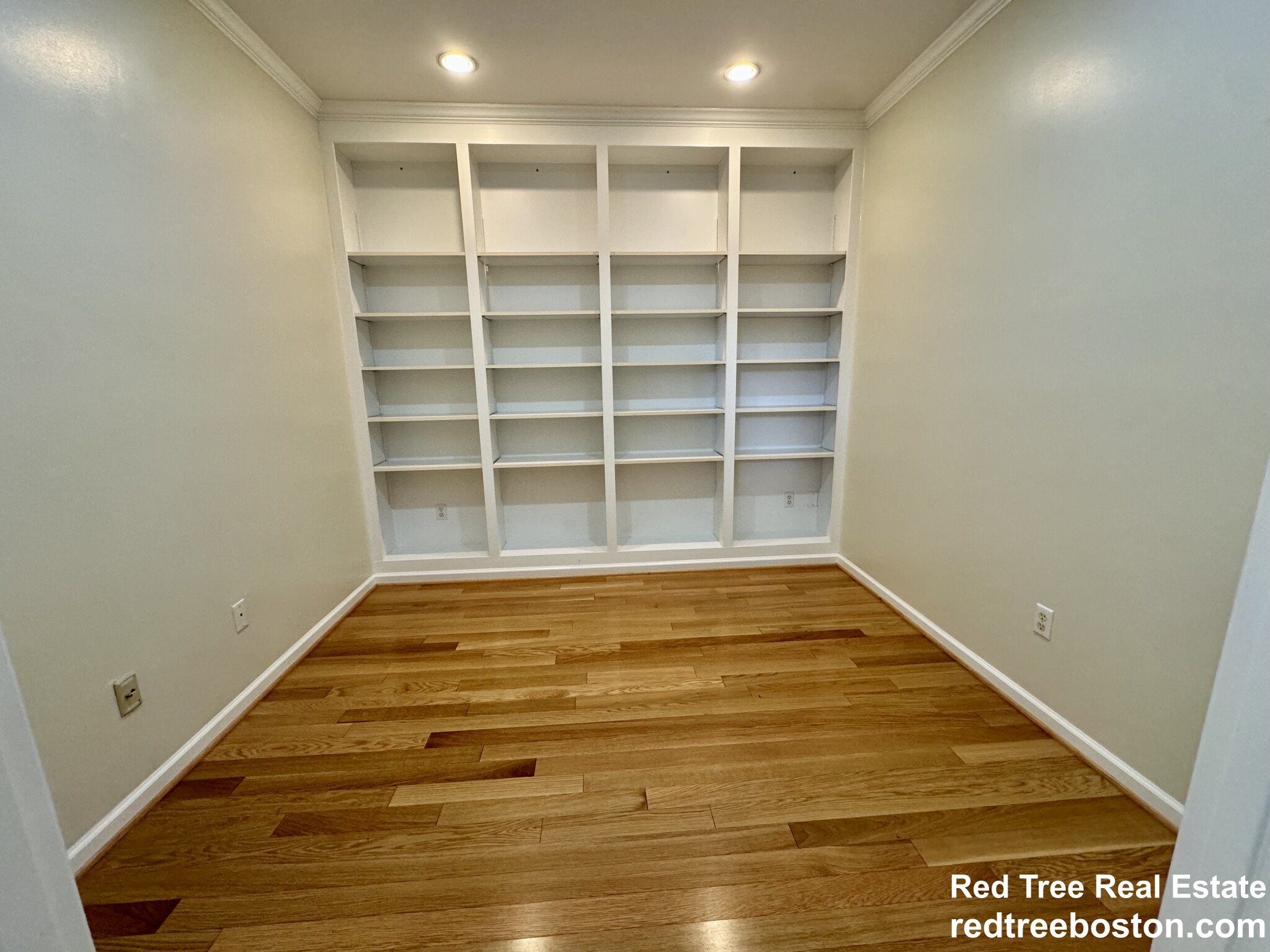 171 Bishops Forest Dr, North Waltham