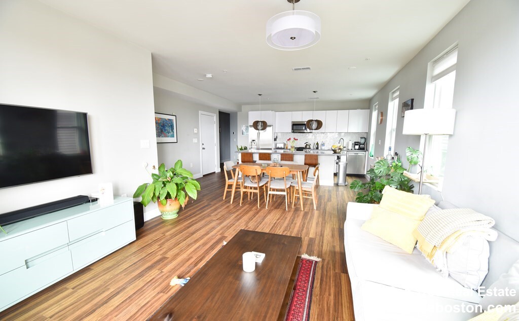 408 E 8th, South Boston