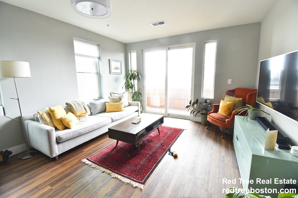 408 E 8th, South Boston