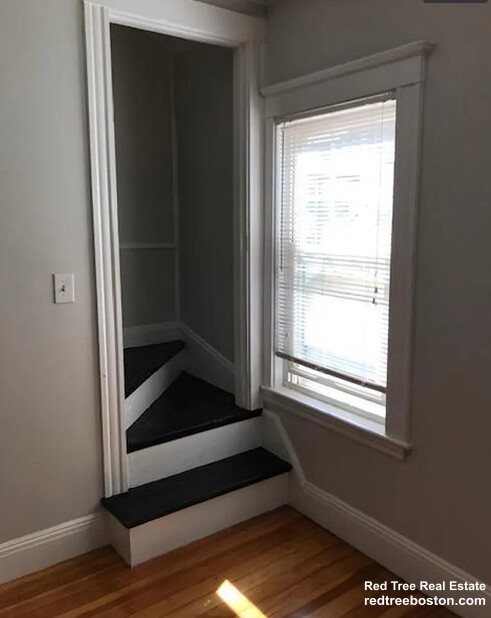 18 Burget Ave, Medford