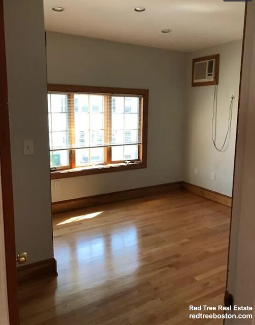 18 Burget Ave, Medford