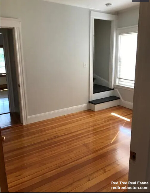 18 Burget Ave, Medford