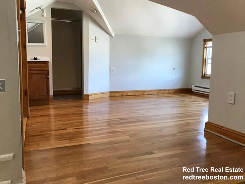 18 Burget Ave, Medford