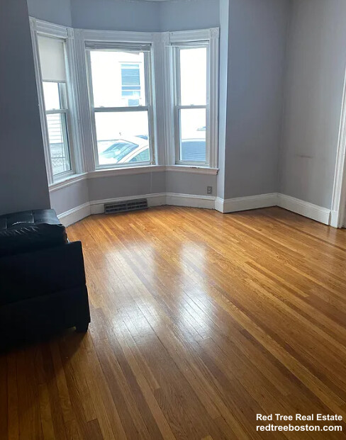 18 Burget Ave, Medford