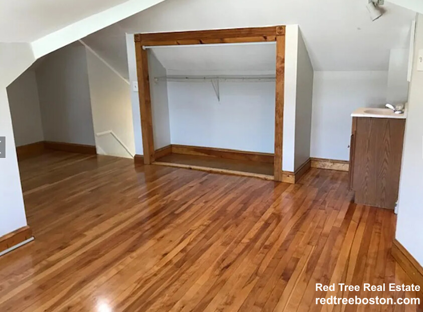 18 Burget Ave, Medford