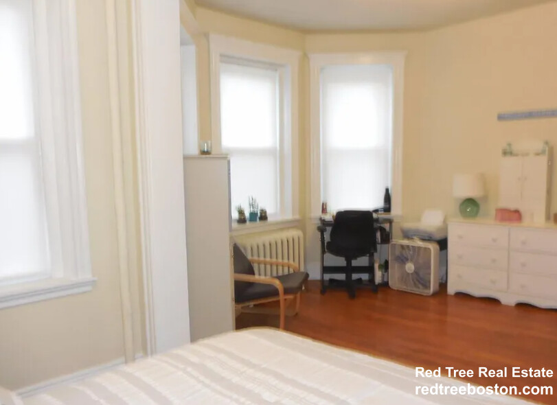 228 Kelton St, Allston