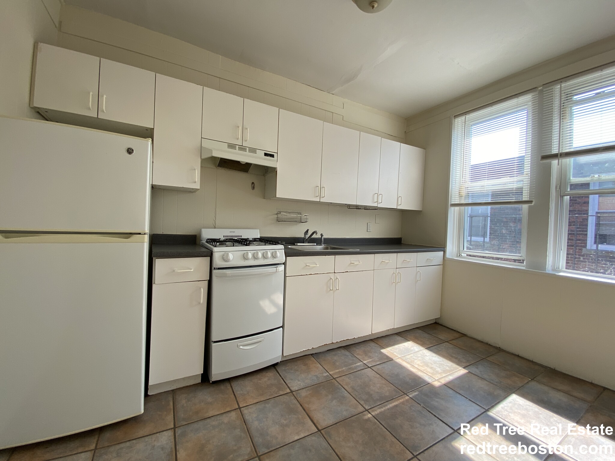 518 Cambridge St, Allston