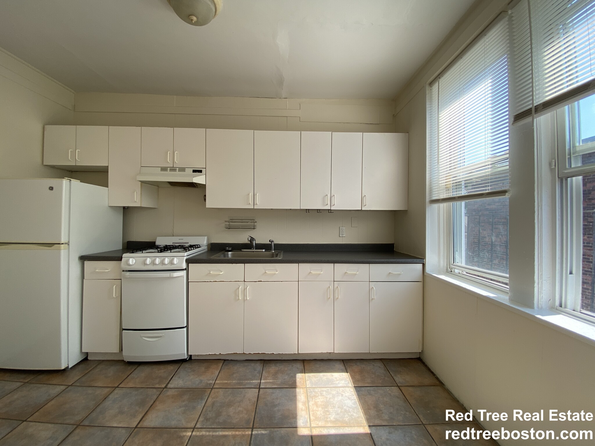 518 Cambridge St, Allston