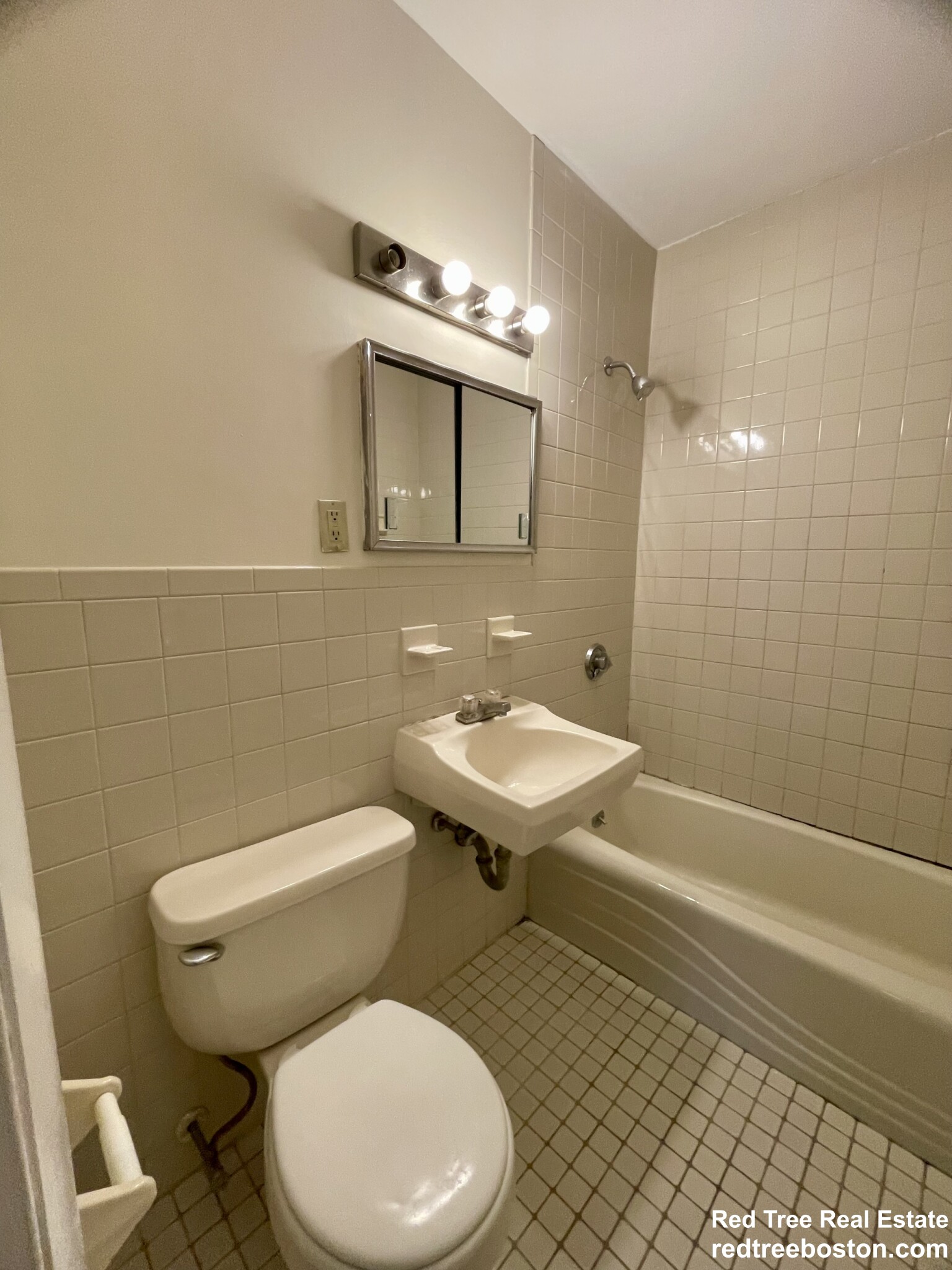 276 Grove St, Auburndale