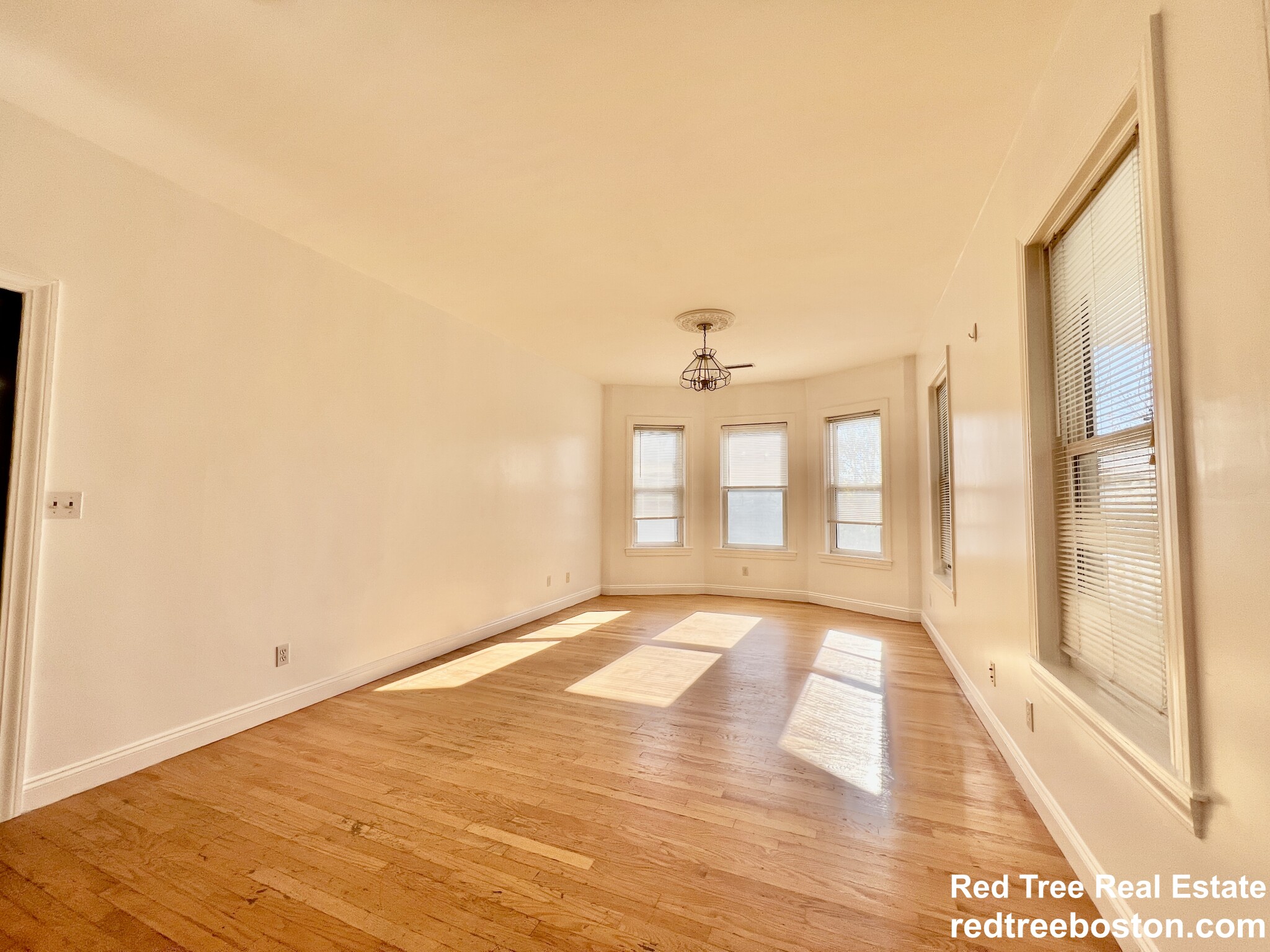 44 Champney St, Oak Square