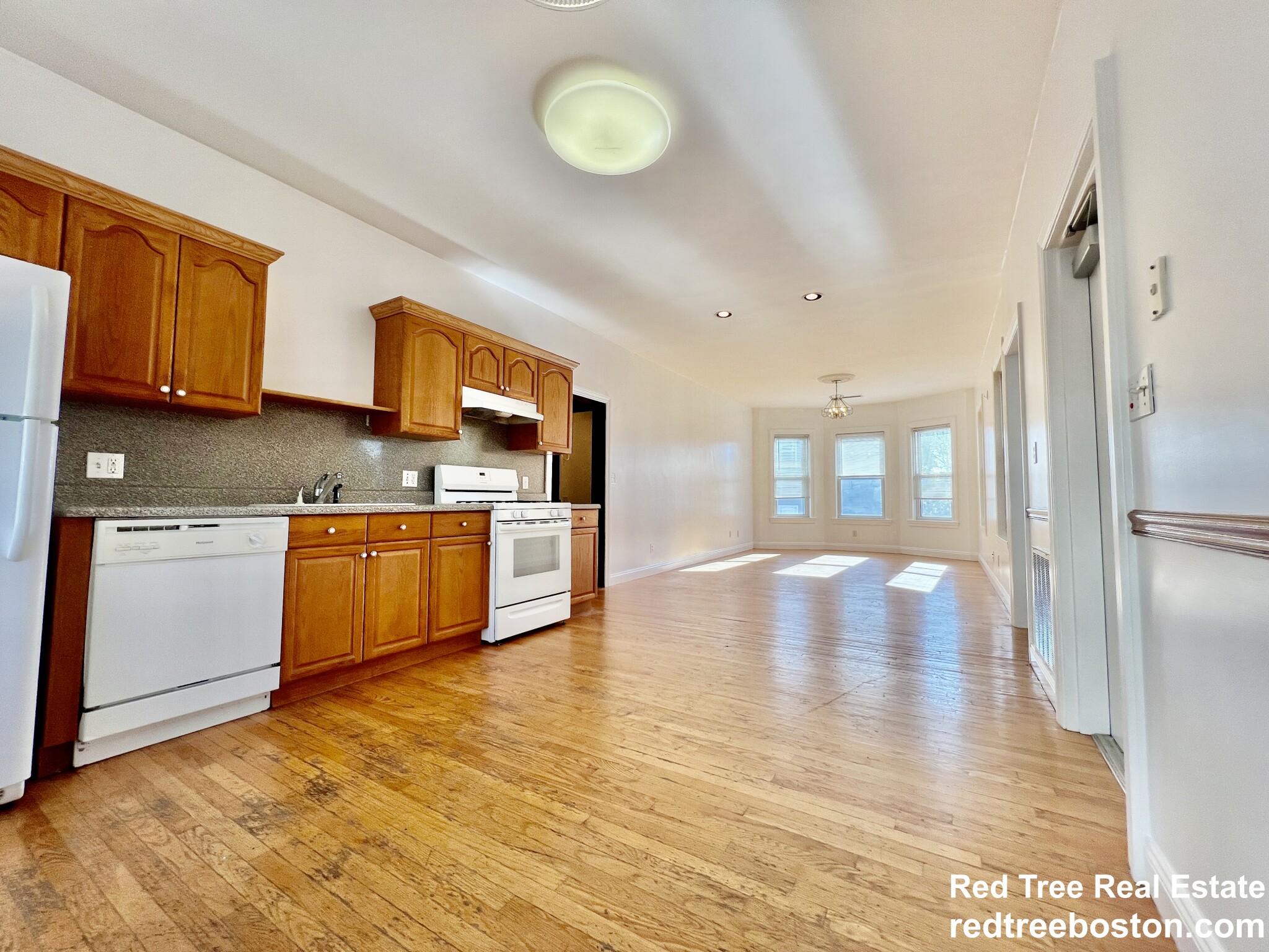 44 Champney St, Oak Square