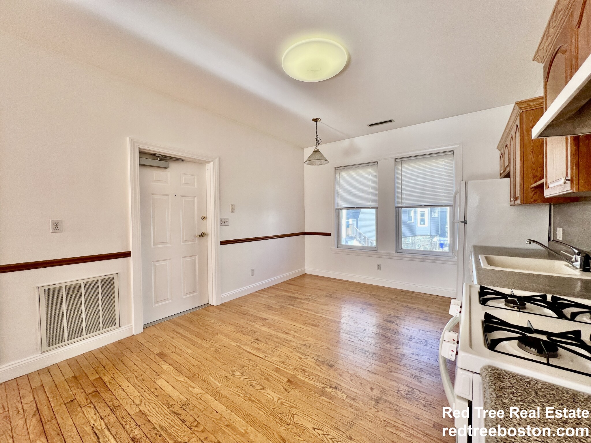 44 Champney St, Oak Square