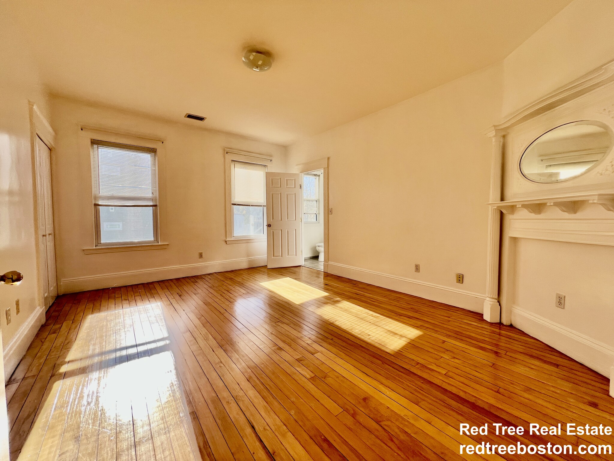 44 Champney St, Oak Square