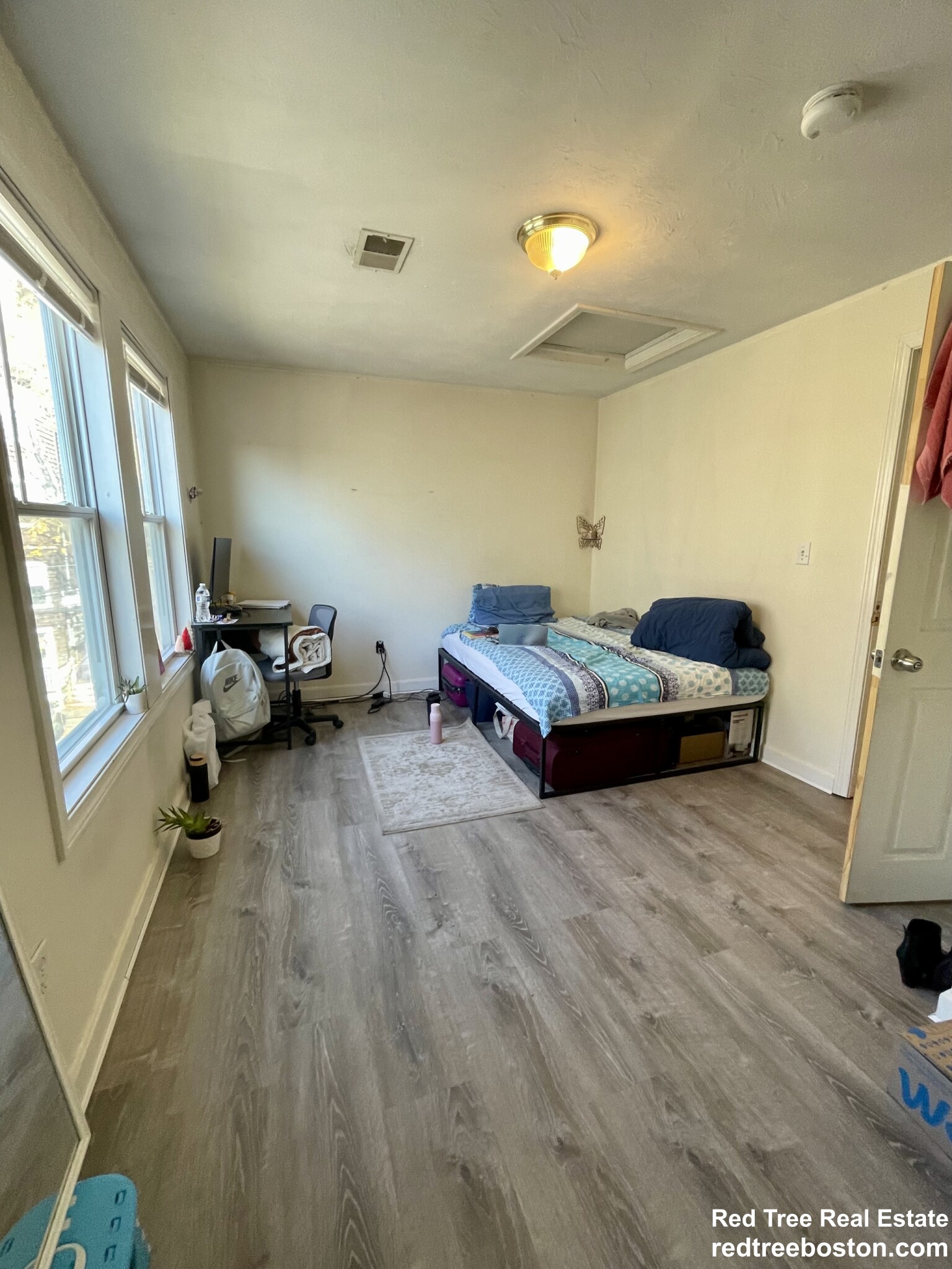 24 Lawn St, Mission Hill