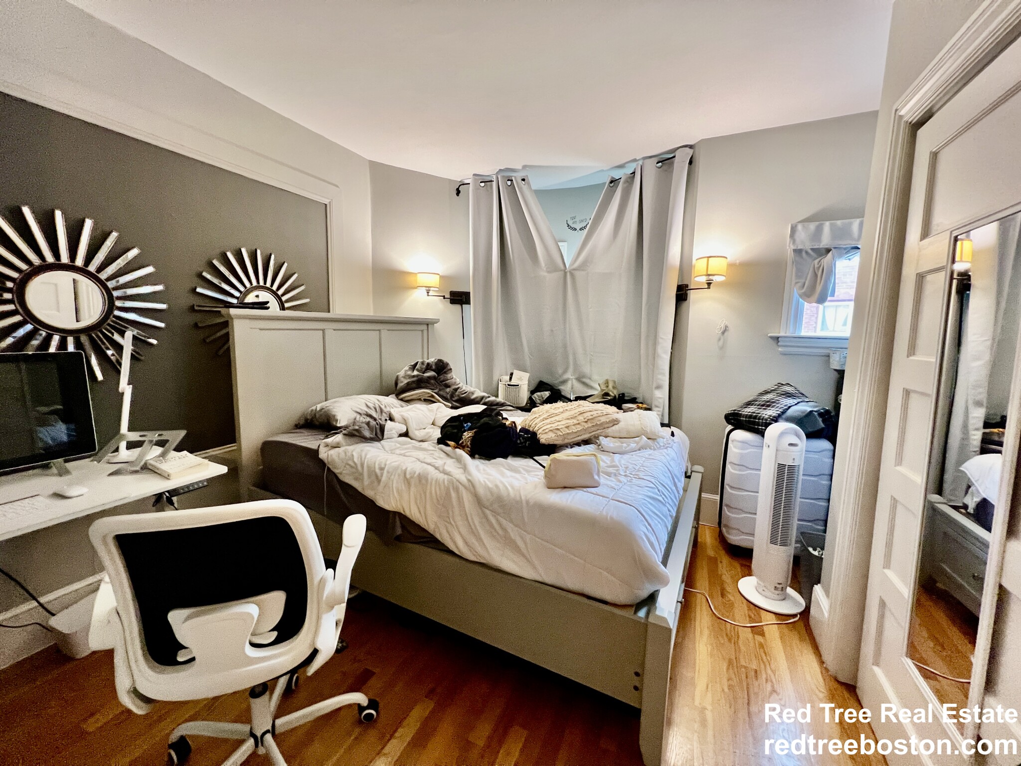 1 Greenwich Ct, Roxbury