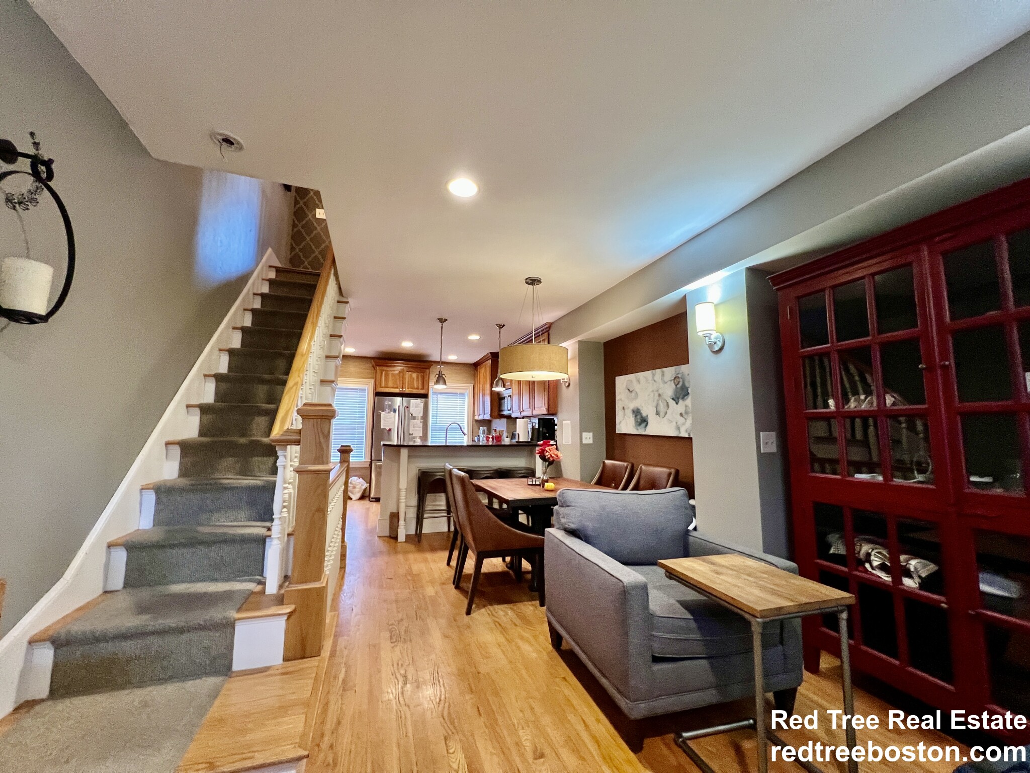 1 Greenwich Ct, Roxbury