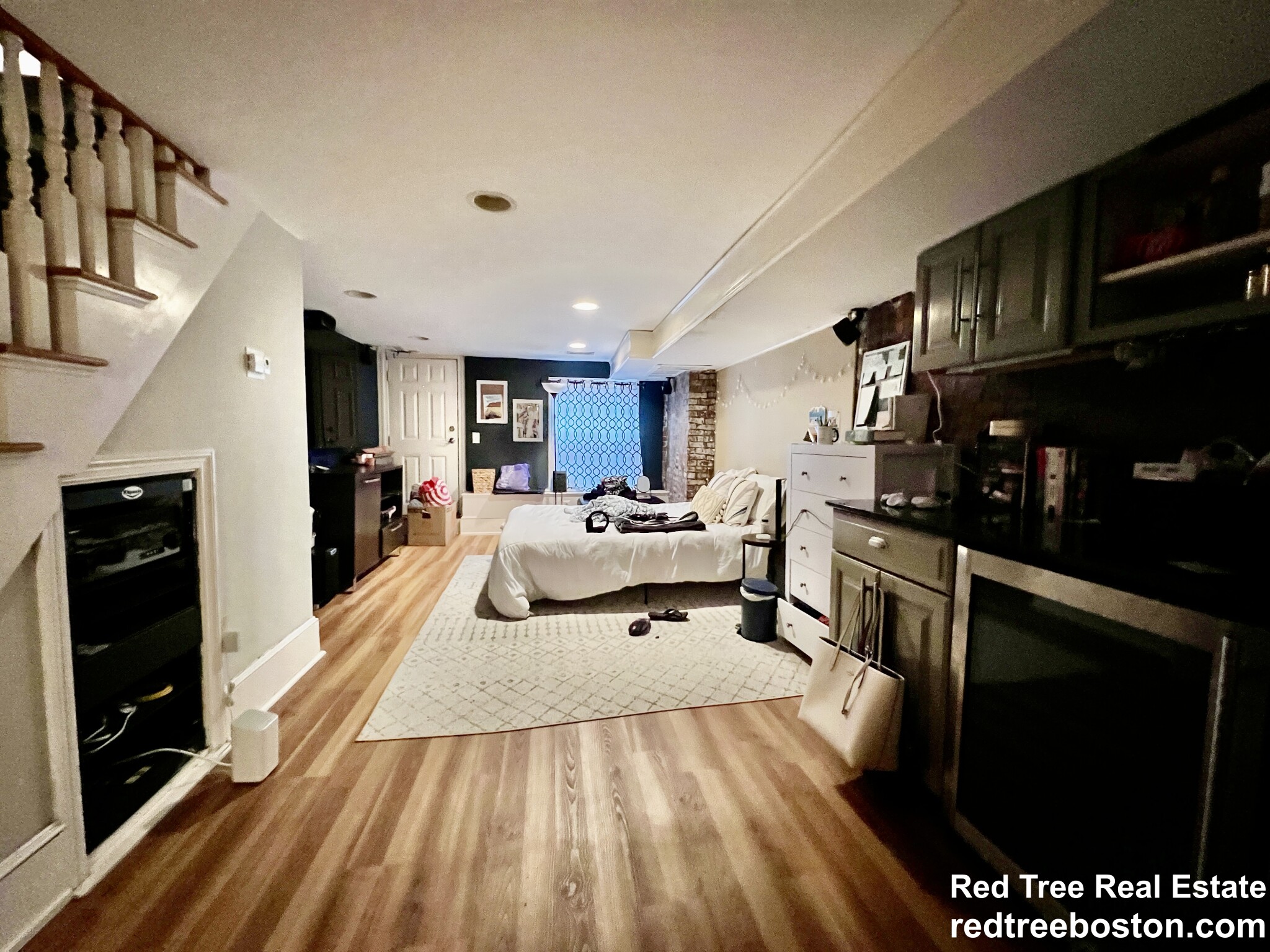 1 Greenwich Ct, Roxbury