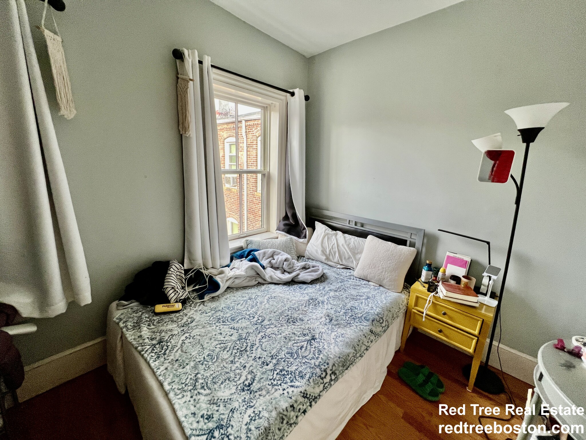 1 Greenwich Ct, Roxbury