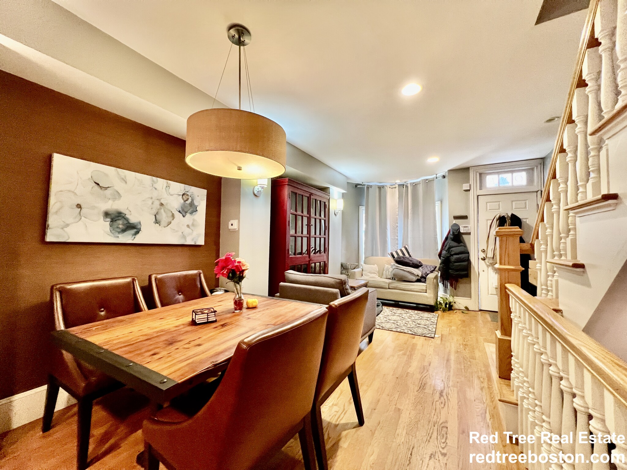 1 Greenwich Ct, Roxbury