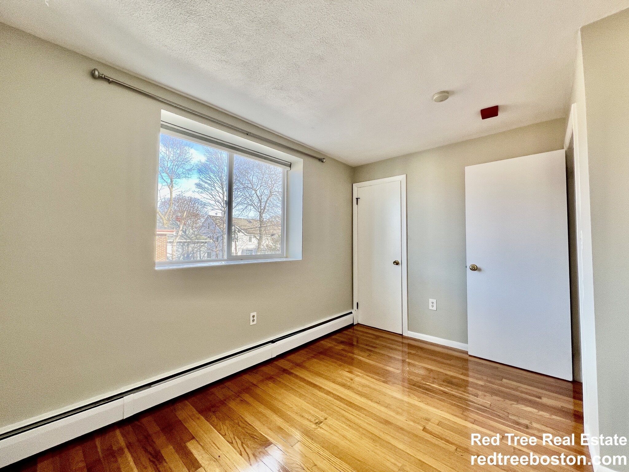 354 Market St, Oak Square