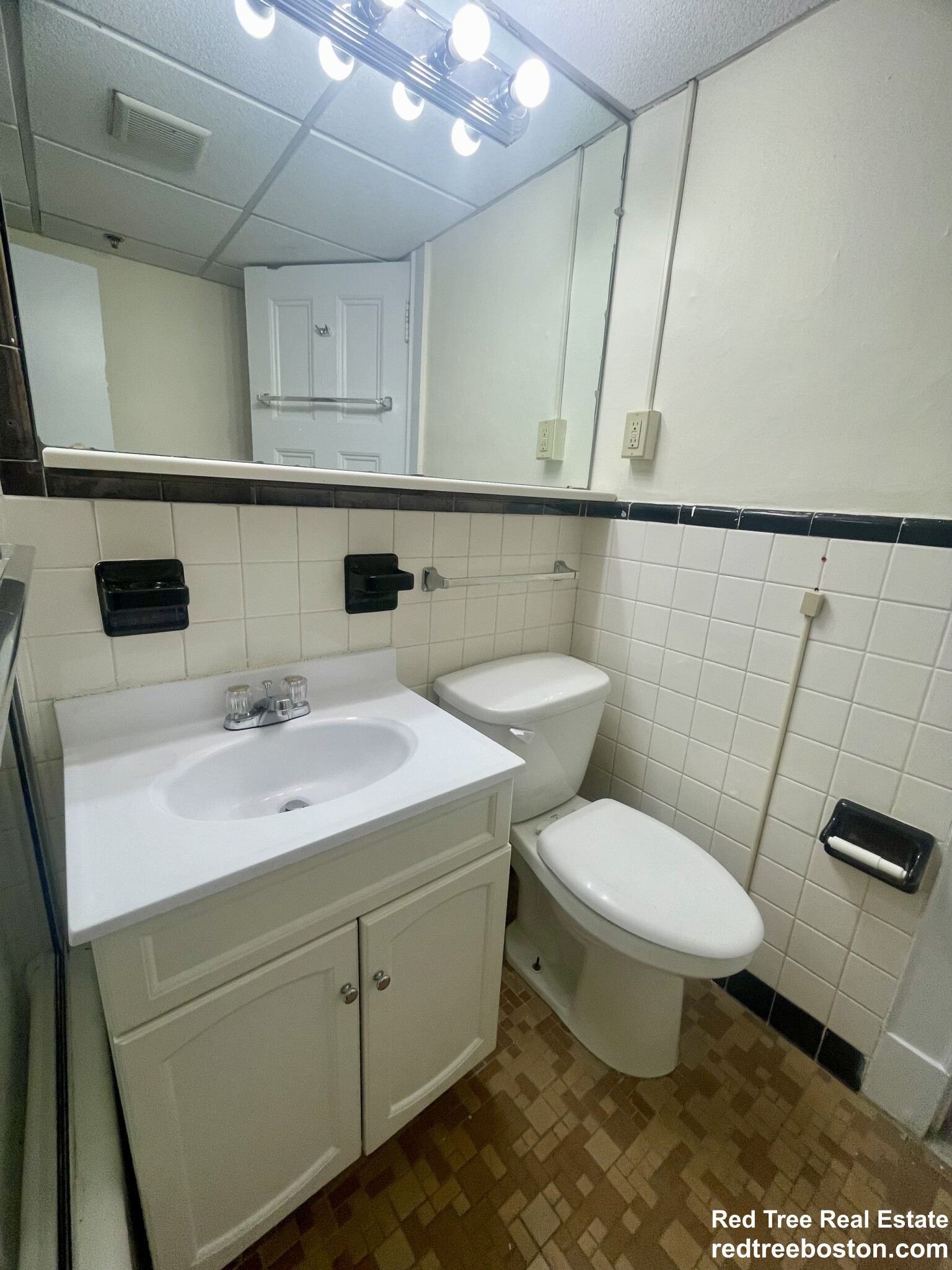 62 Boylston St, Midtown