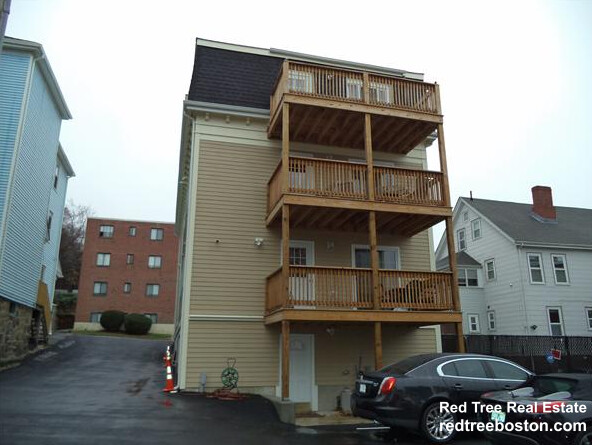 207 Hillside St, Roxbury